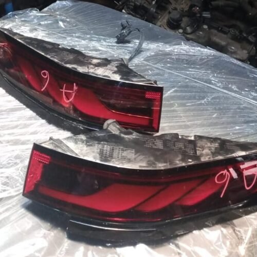 Feux Arrière LED Modernes (Paire)