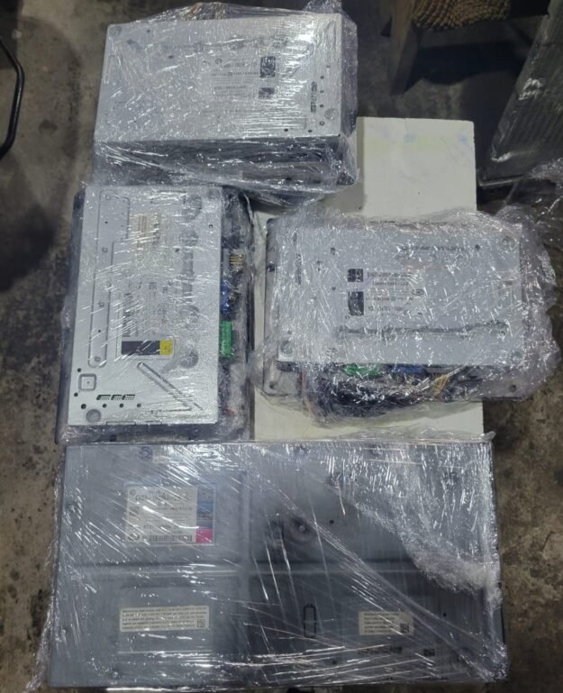 Lot de Modules Électroniques (ECU, Infodivertissement, Amplificateurs)